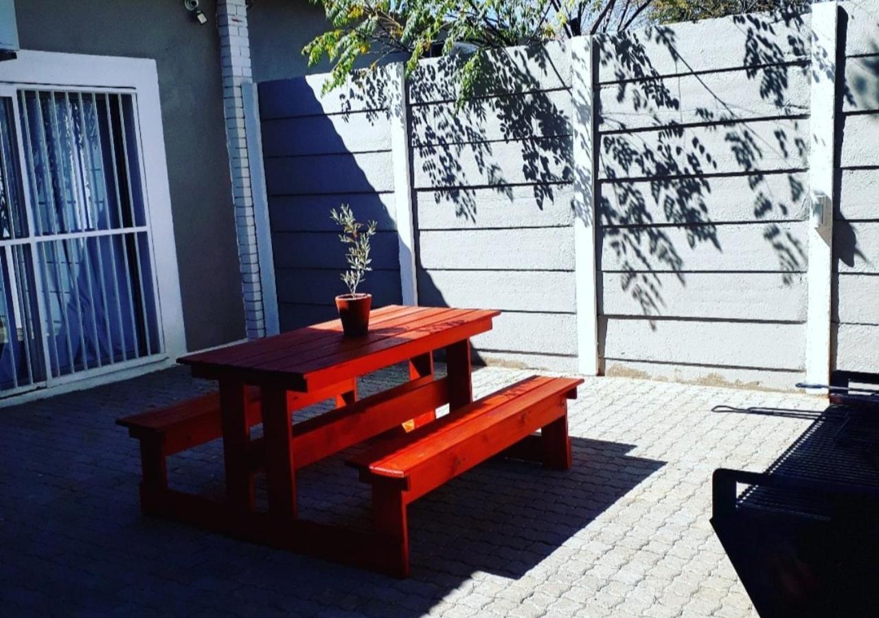 Bateleur Self Catering Cc Apartment Windhoek Luaran gambar