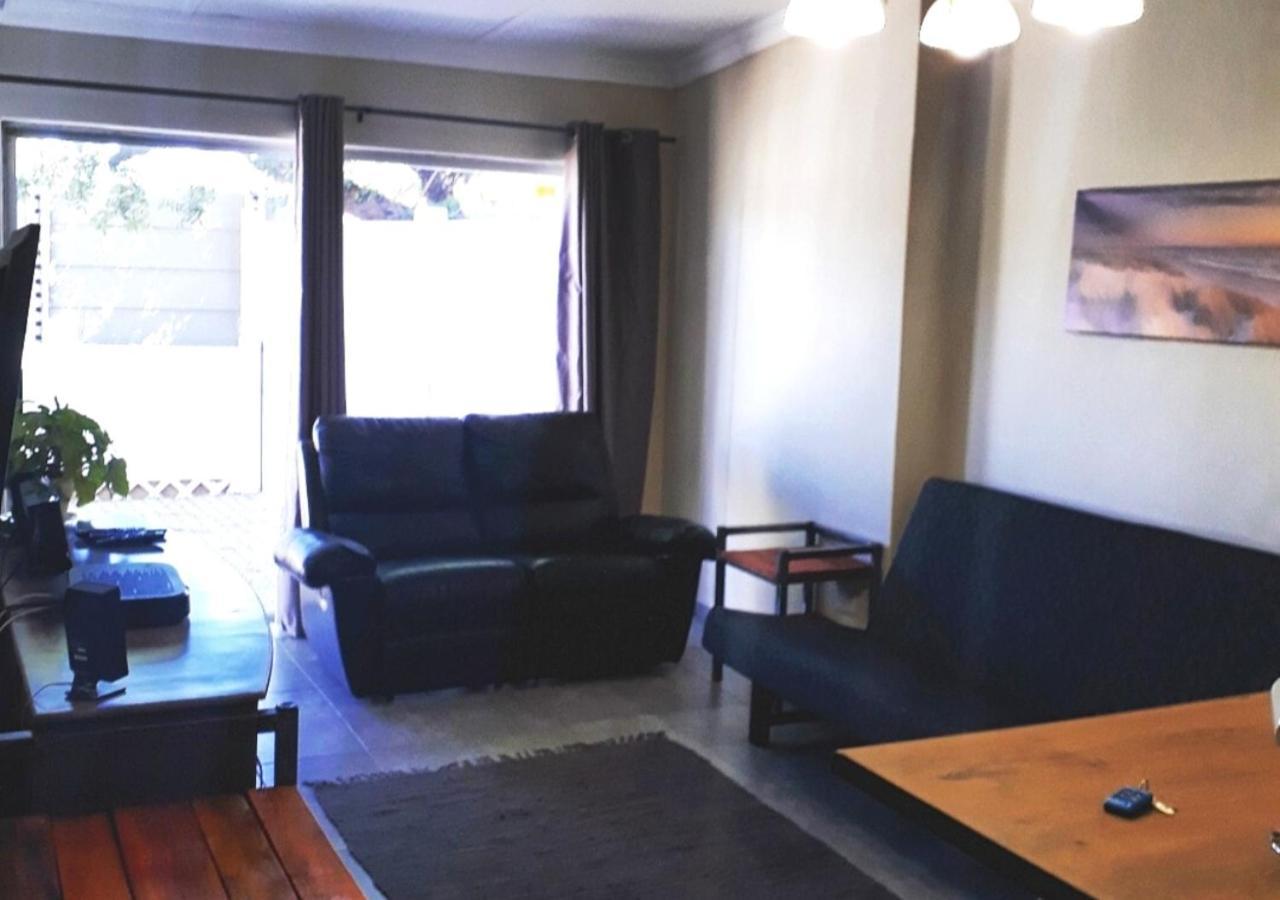 Bateleur Self Catering Cc Apartment Windhoek Luaran gambar