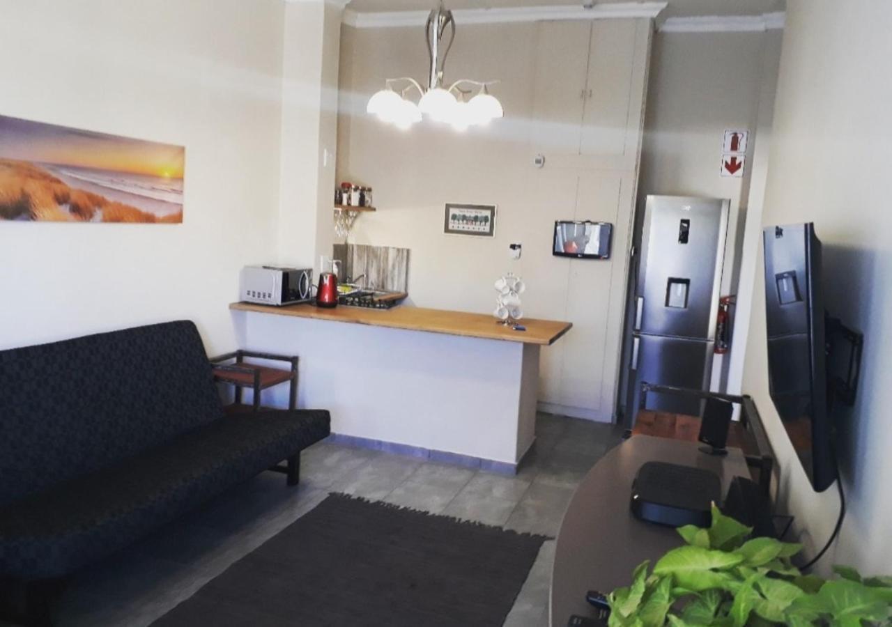Bateleur Self Catering Cc Apartment Windhoek Luaran gambar