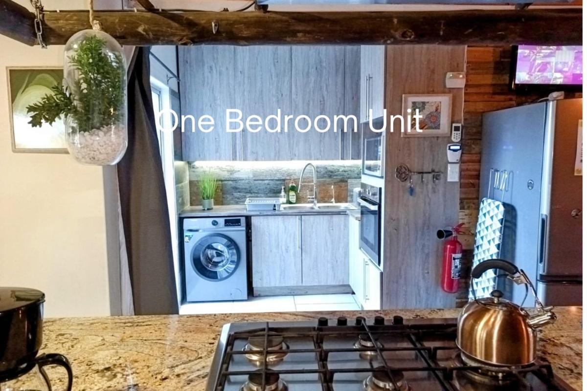Bateleur Self Catering Cc Apartment Windhoek Luaran gambar